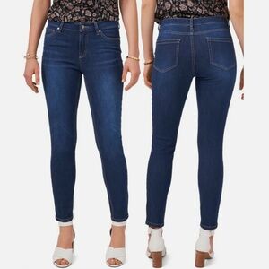 VINCE CAMUTO Dark Wash Skinny Jeans Size 27/4